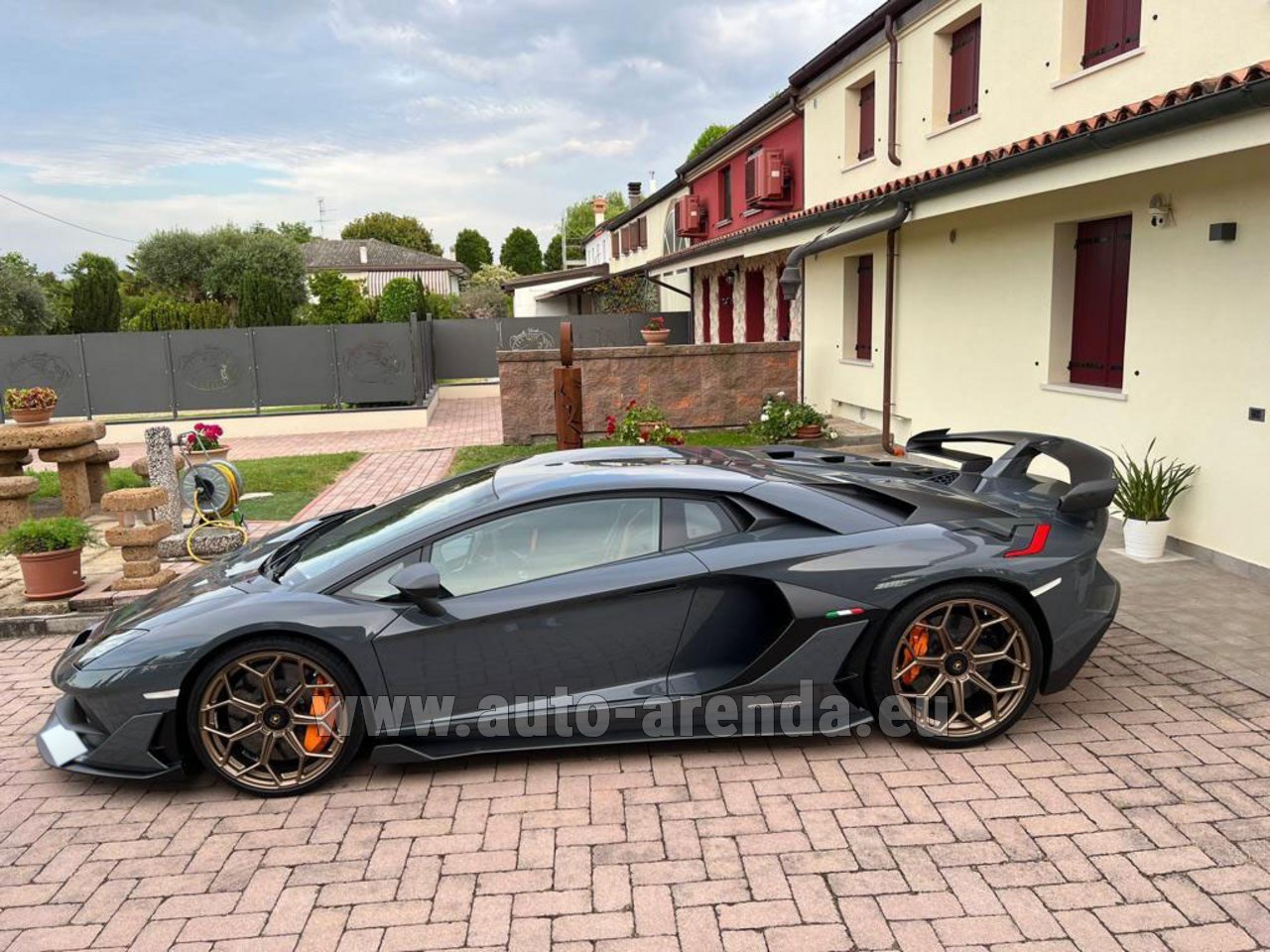 Rent the Lamborghini Aventador SVJ car in Monaco-Ville