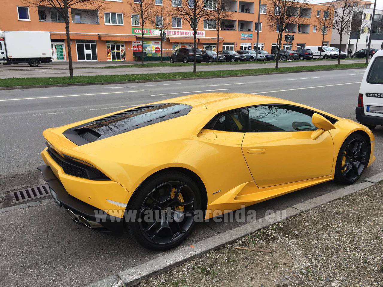 Rent the Lamborghini Huracan LP 610-4 Yellow car in ...