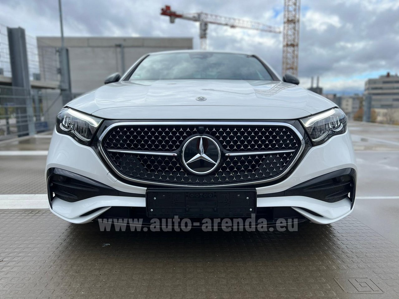 Аренда автомобиля Мерседес-Бенц E 220 дизель седан (белая, AMG  комплектация, модель 2024) в Монако