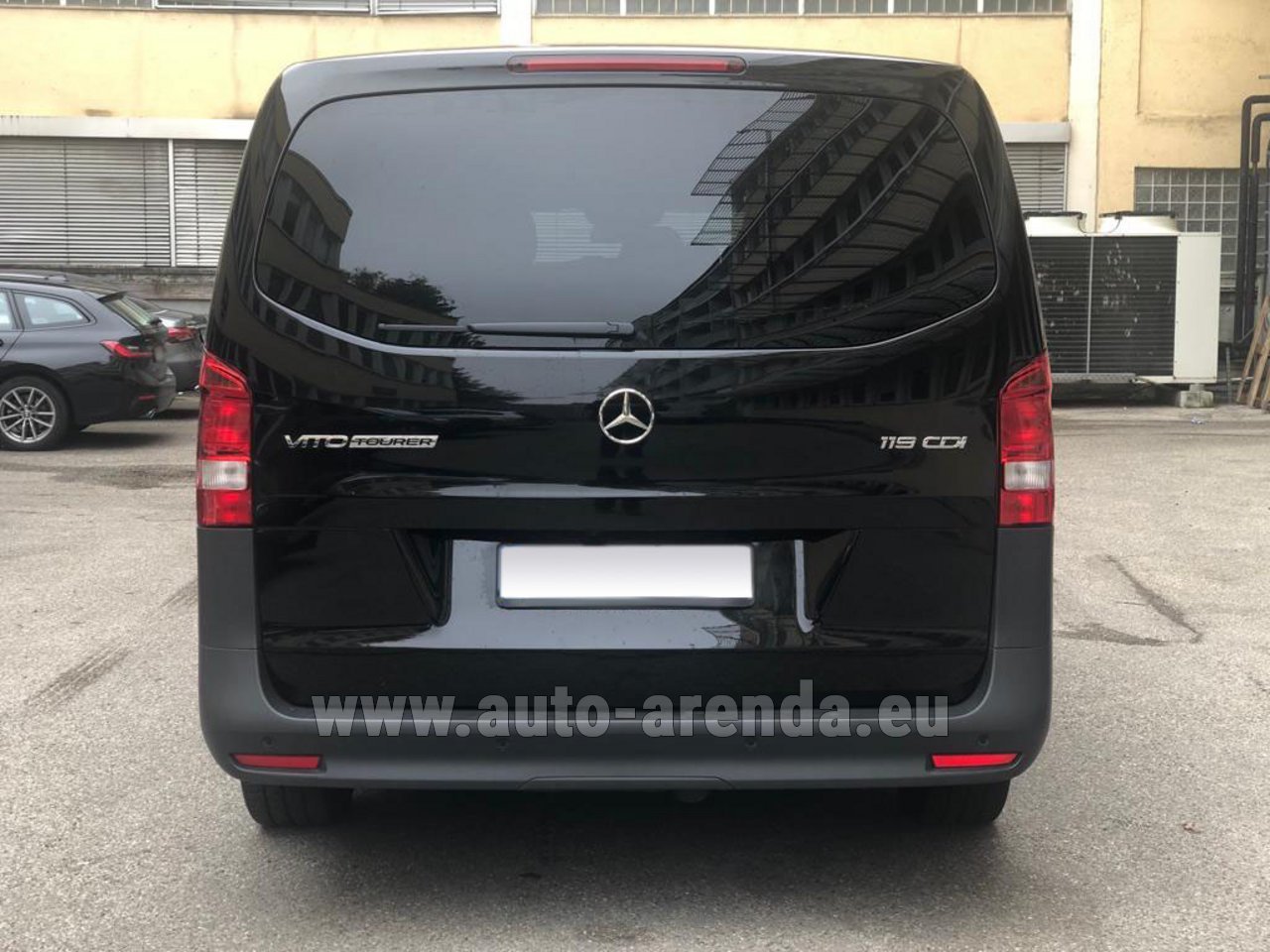 Аренда автомобиля Мерседес-Бенц VITO Tourer 119 CDI (5 дверей, 9 мест) в  Монако-Вилье